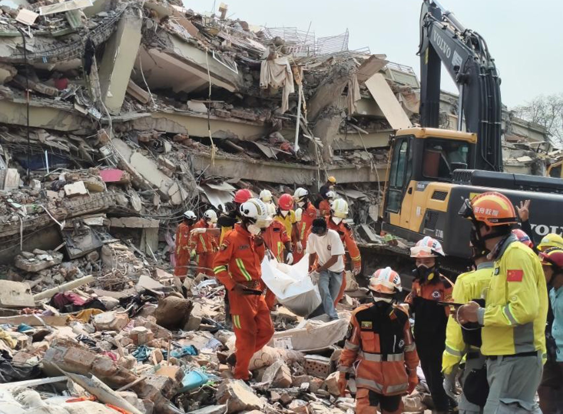 A picture of search and rescue forces in front of a collapsed building in Myanmar on April 02, 2025.