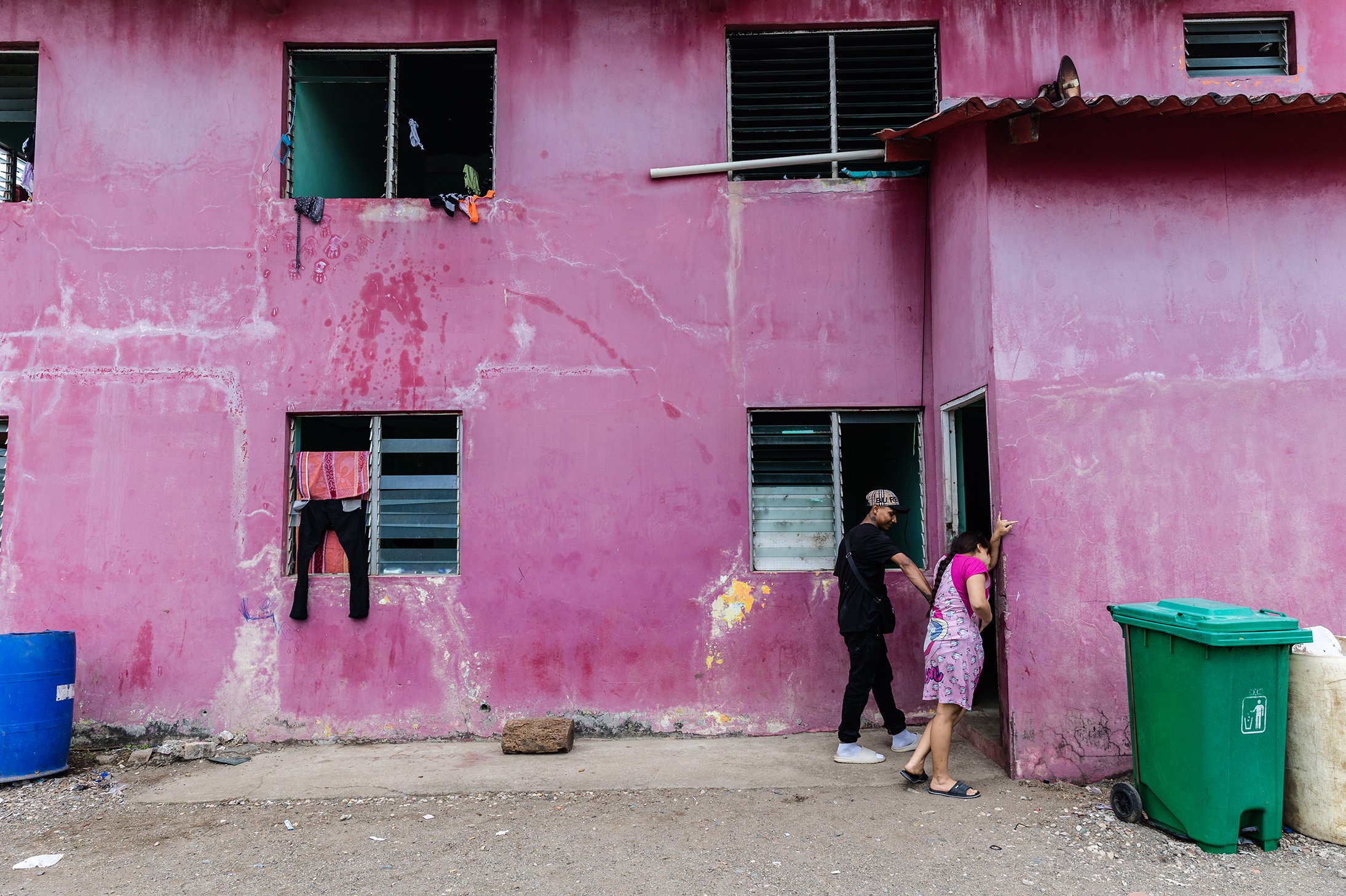 An abandoned house serves as a temporary shelter for stranded migrants in Miramar, some waiting over 10 days without money or resources as they hope for help to return home. Miramar, Colón Province, Panama. April 11, 2025.