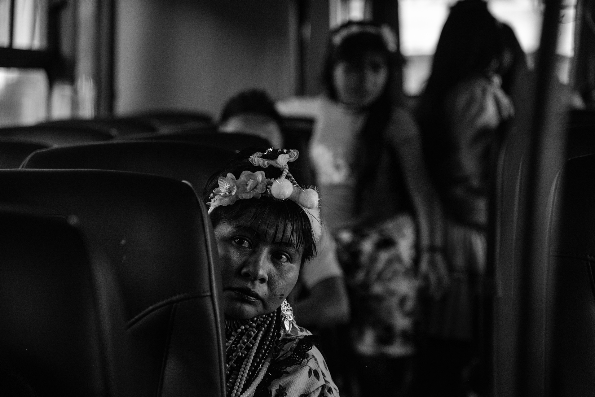 Émbera women board the buses that will take them back to the reservation in the province of Risaralda, in Colombia’s western jungles.