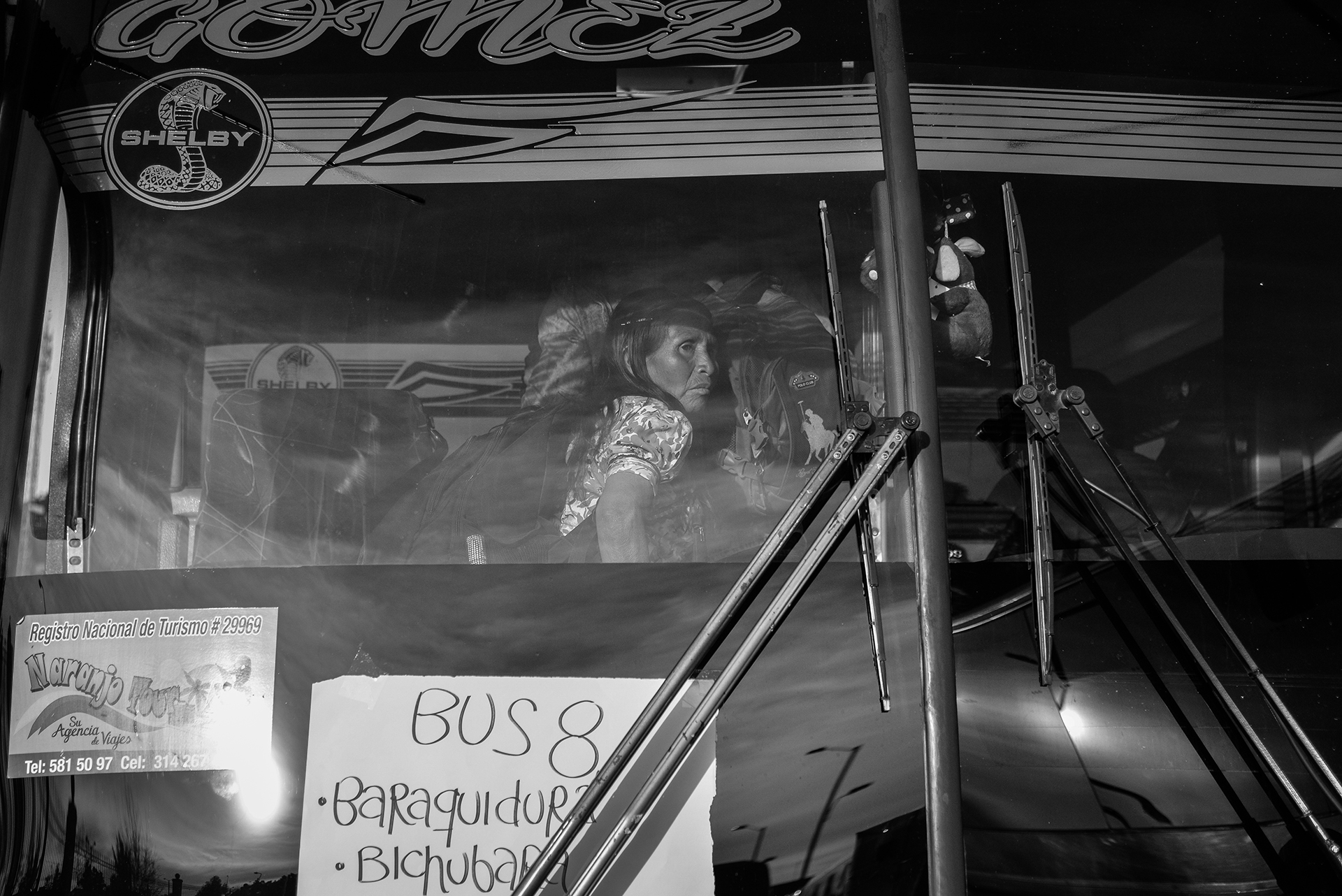 Émbera women board the buses that will take them back to the reservation in the province of Risaralda, in Colombia’s western jungles.