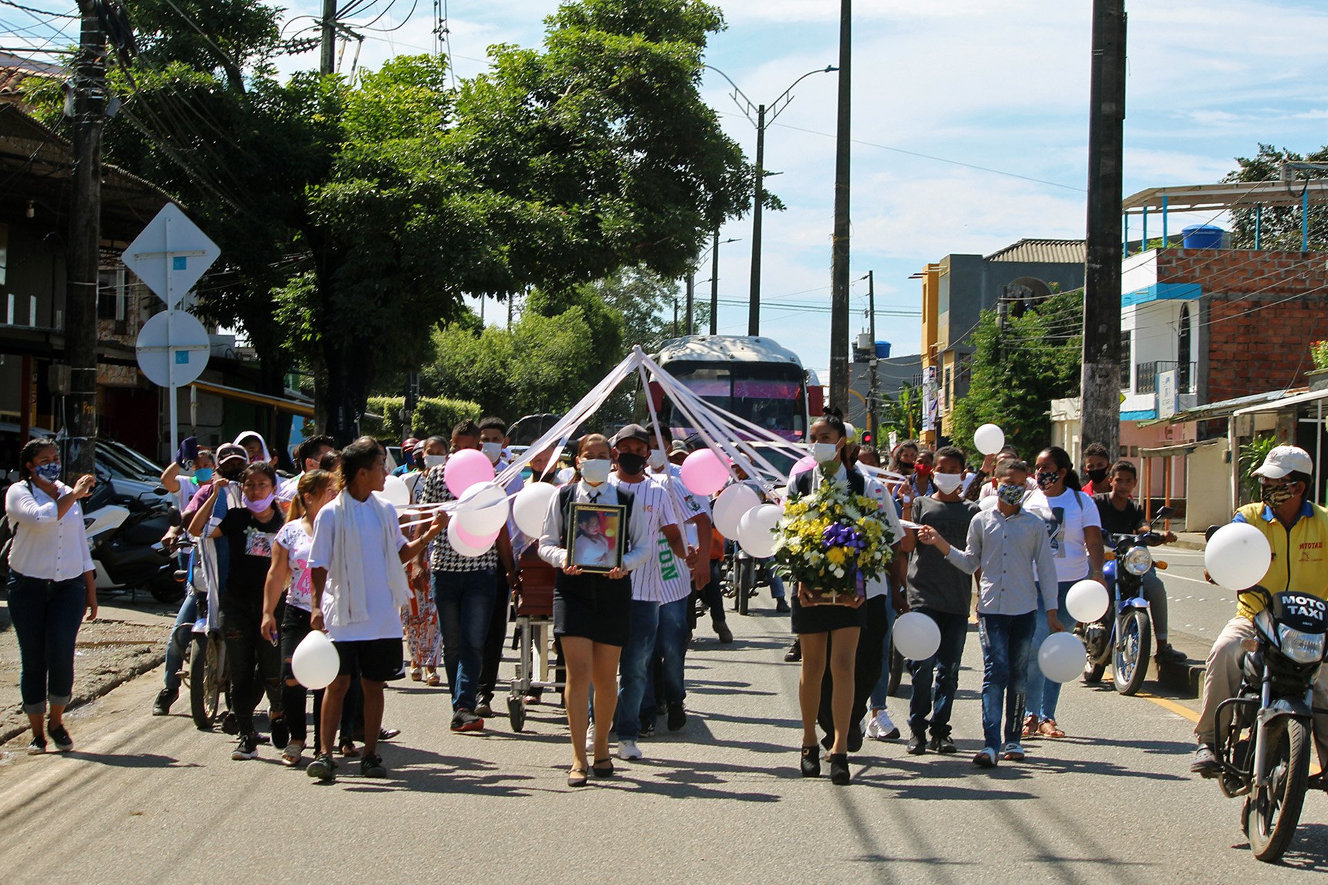 A funeral procession in Caucasia, Colombia honours the memory of 17-year-old Miladis del Carmen Álvarez Guzmán, who was killed in a stabbing