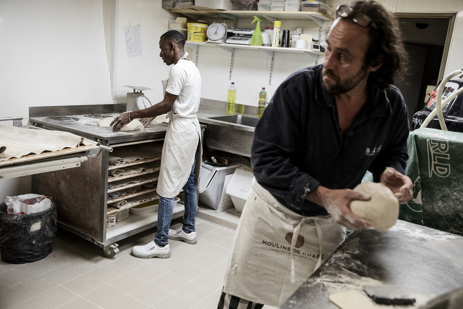 Tombé and Thierry Breton prepare bread