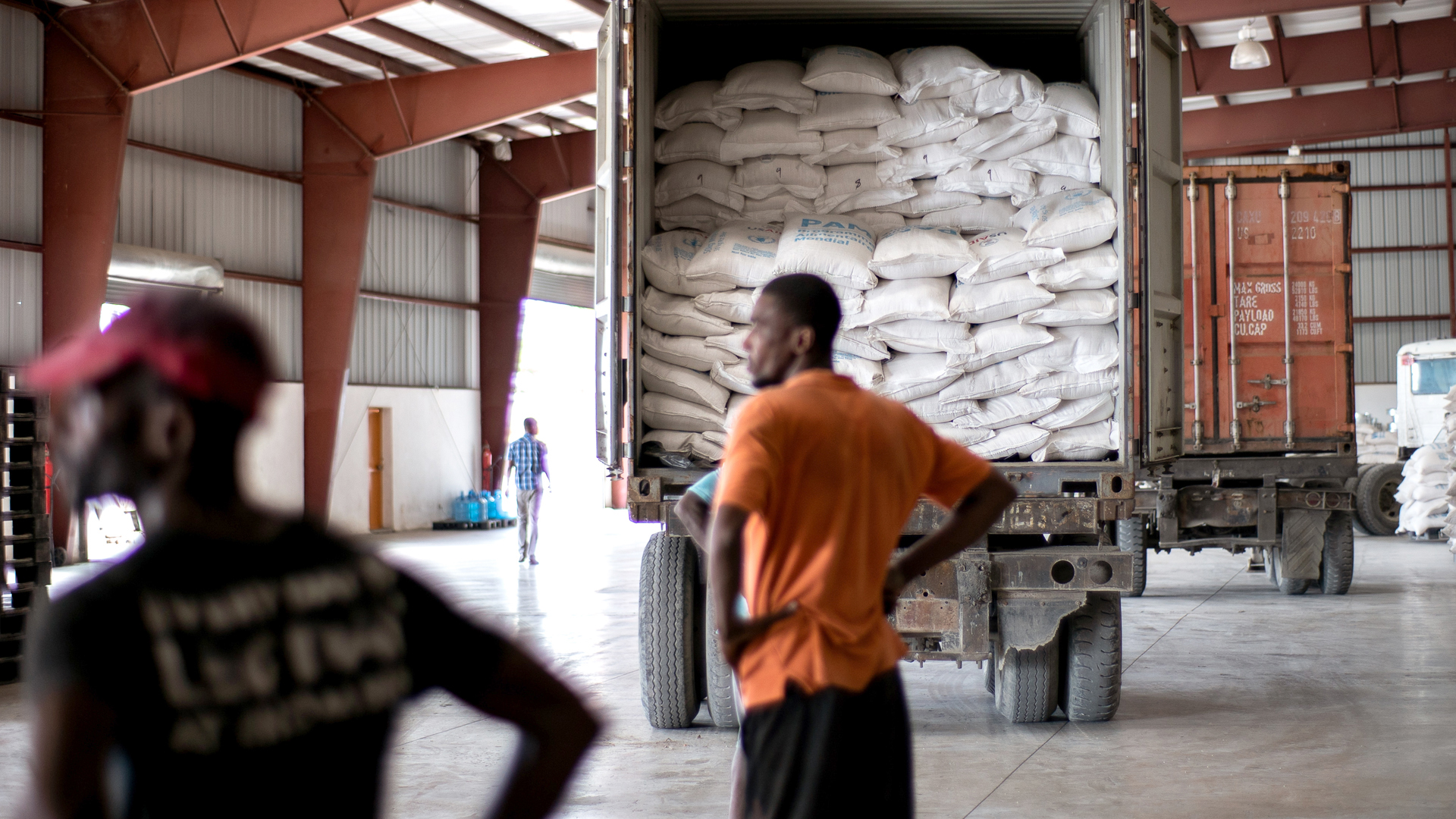 With food insecurity, the World Food Programme has delivered more than 22 containers of rice, beans, and oil to Gonaïves after a brief delay due to gang activity around the port – an obstacle that impacts humanitarian work.