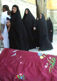 [Iraq] Shia women in Baghdad.