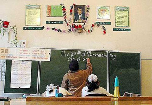 [Turkmenistan] Praising Turmenbashi in school.