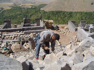 [Iraq] Houses being built in the mountainous town of Biyara close to the Iraq/Iran border.