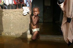 [Senegal] Inhabitants of Medina Gounass, one of the worst affected suburbs of the capital after Senegal's worst rains in two decades. Dakar, Senegal, Friday 26 August 2005.