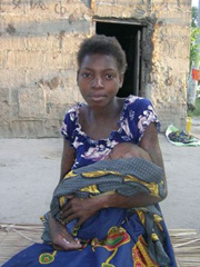 [Mozambique] HIV+ mother. [Date picture taken: 11/2006]