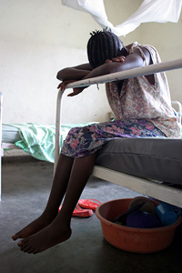 [DRC] A 13-year-old girl, raped by armed men, waits for treatment in a health clinic in Goma, eastern Democratic Republic of Congo, August 2006. During five years of armed conflict in the DRC, tens of thousands of women and girls have suffered crimes of s