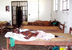 [DRC] An AIDS patient in the public hospital in Kisangani in the Democratic Republic of the Congo (DRC), May 2006. The poorest people receive little help in such hospitals, as health facilities are at a minimum. It is estimated that about a 1,000 people d