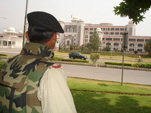 [Paksitan] Security was beefed up in the capital, Islamabad, on Monday in the wake of political violence in Karachi over the weekend which left over 40 dead and over a hundred injured. [Date picture taken: 15/05/2007]