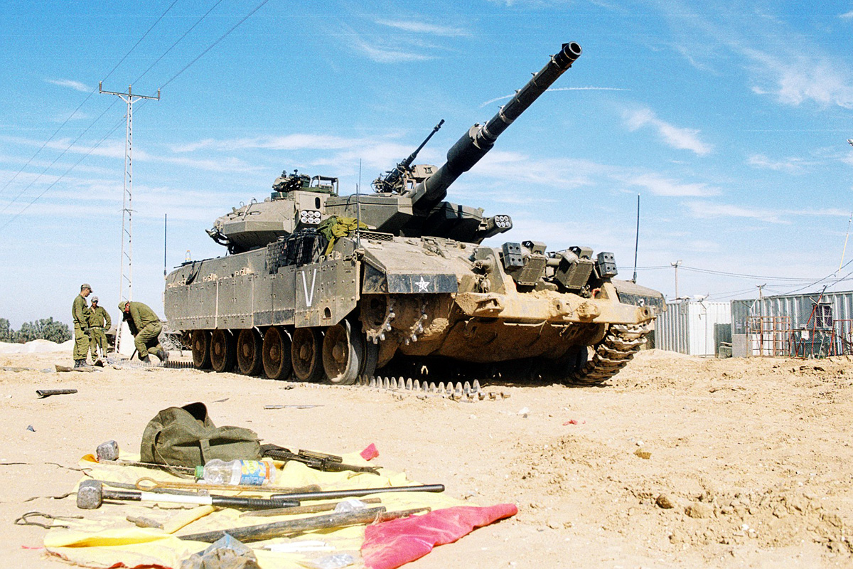 Israeli troops lining up outside Gaza last week, preparing equipment.