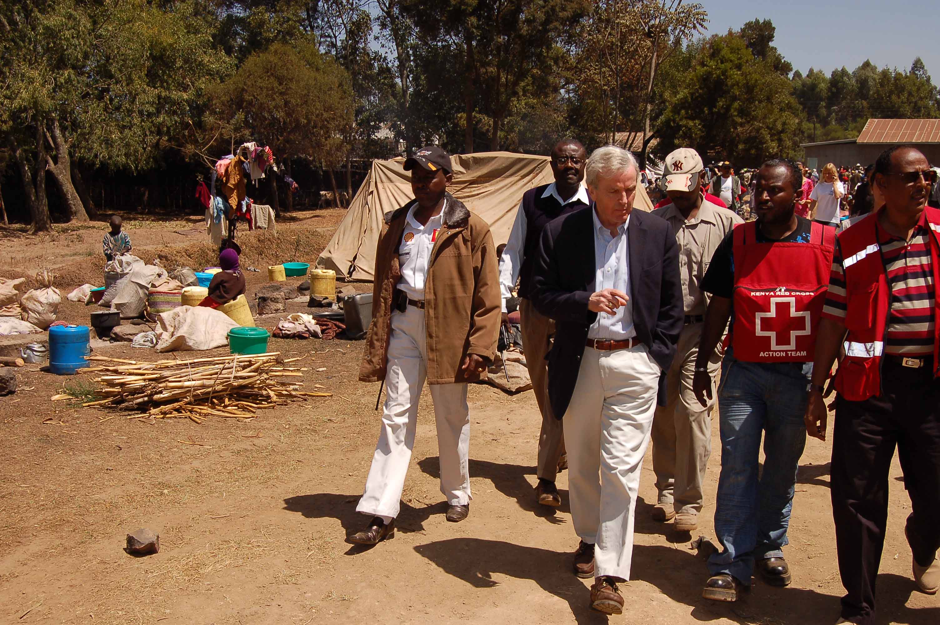 UN Emergency Relief Coordinator, John Holmes visits displaced people in conflict-hit Molo, Rift Valley Province, Kenya, 9 Feb 2008.