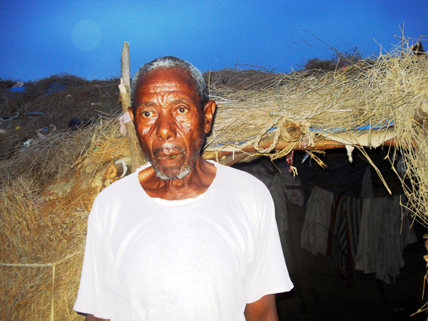 Ali Yusuf Hafjaa said the hundreds of families living in an arid slum 17km north of al-Hudeidah City, western Yemen, live in miserable conditions.