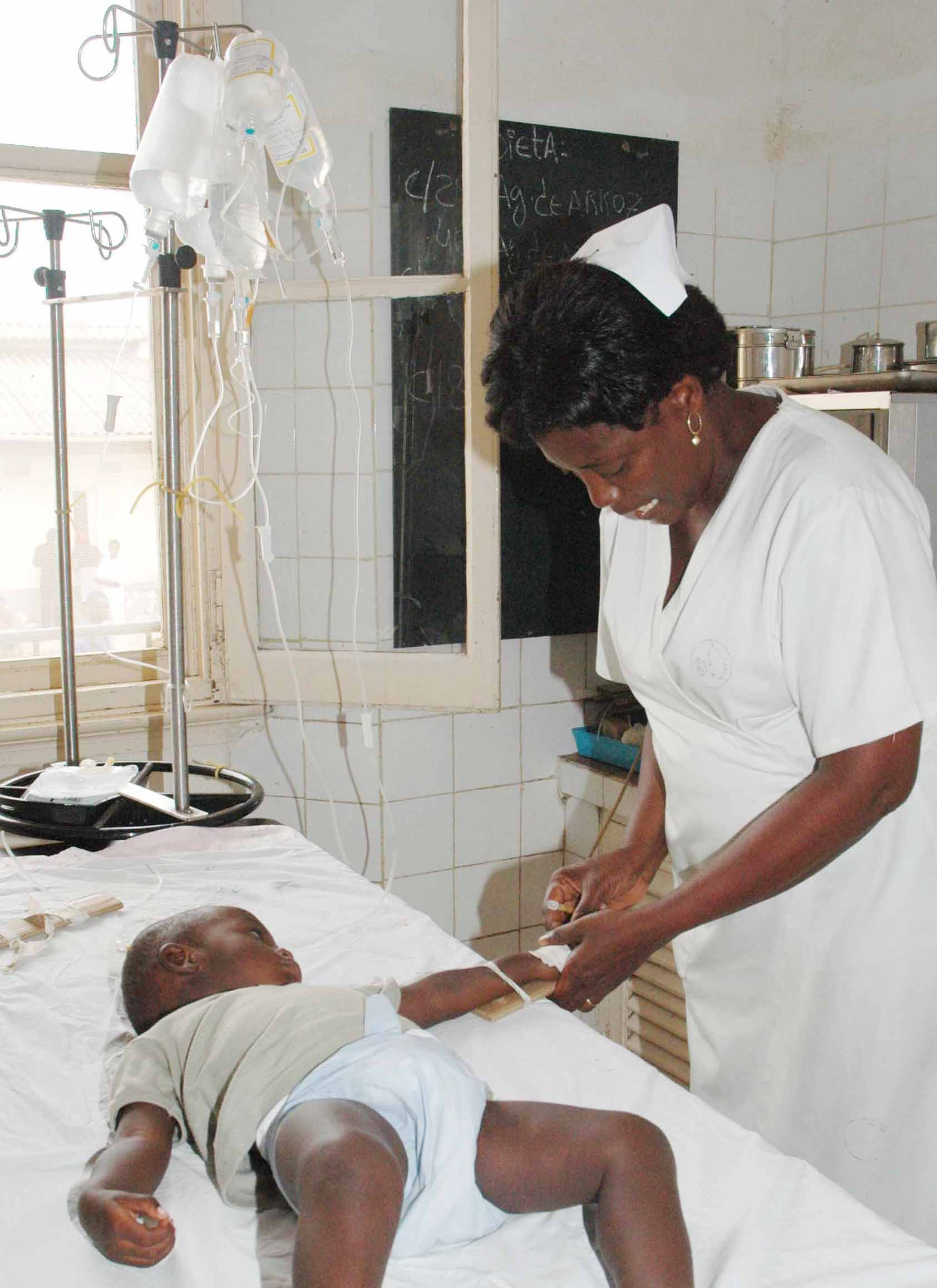 Child is treated for dehydration due to diarrhoea outbreak in São Tomé and Príncipe