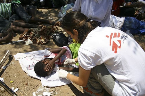 An MSF aid worker treats a cholera patient in Beitbridge, Zimbabwe on the border with South Africa