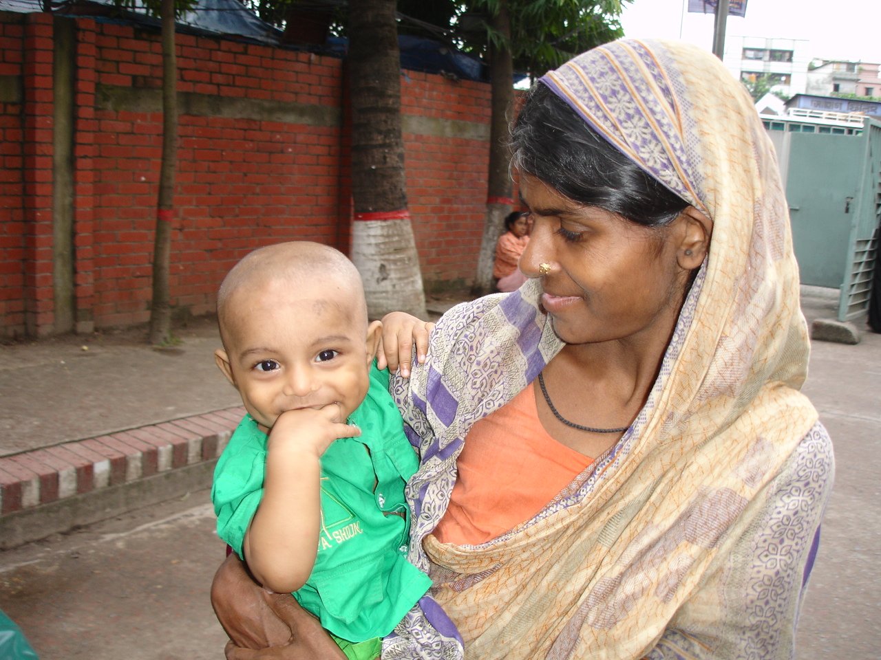 A young woman and her baby outside the International Centre of Diarrhoeal Diseases and Research, Bangladesh (ICDDR,B) in Dhaka