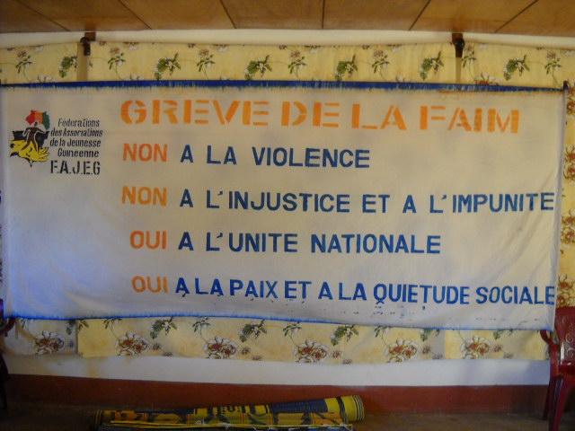 Banner of Guinea youth group Fédérations des Associations de la Jeunesse Guinéenne, who organized a hunger strike on 28 October 2009