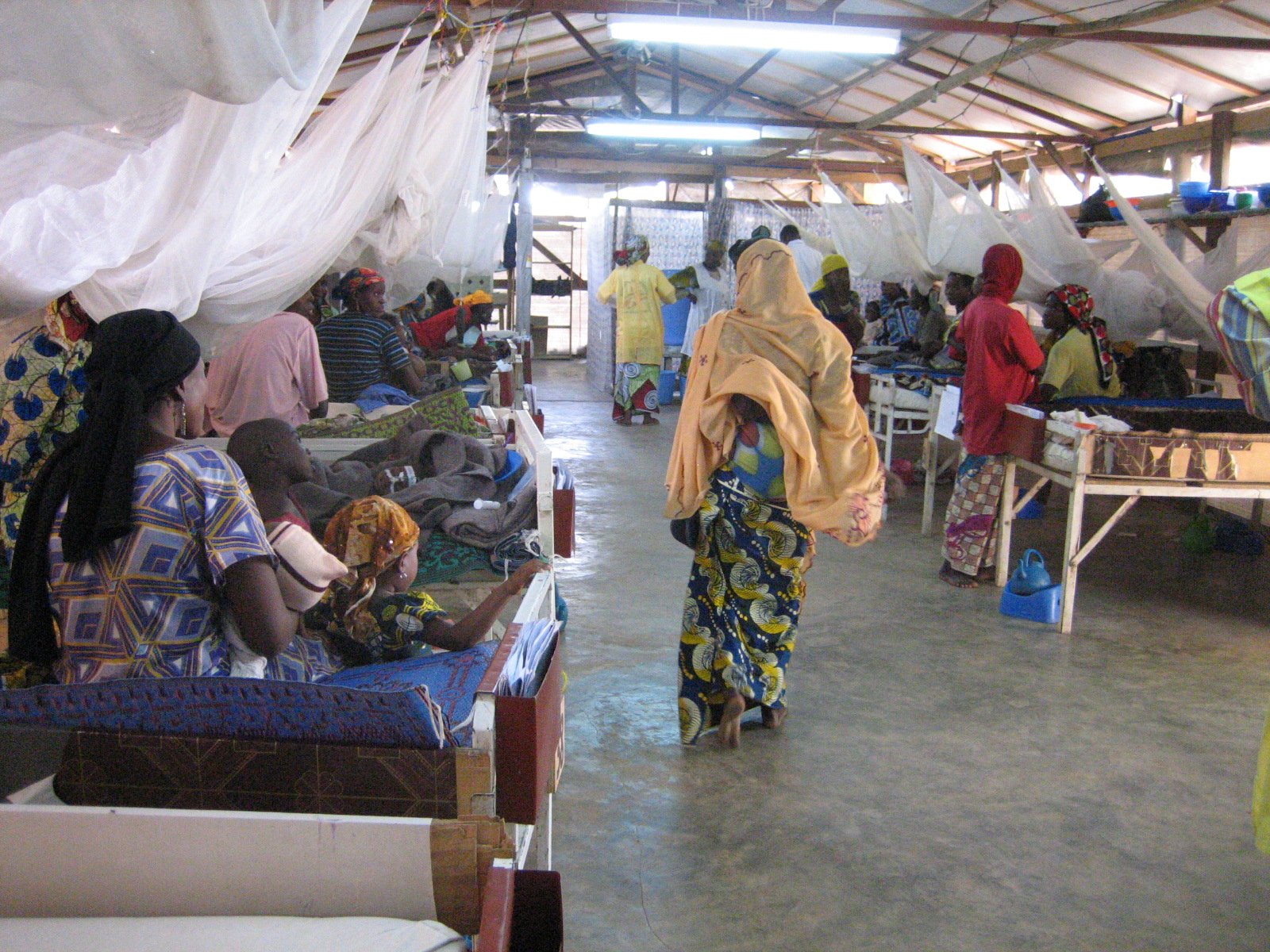 Women and children at MSF’s nutrition therapeutic centre in Magaria, southern Niger Women and children at MSF’s nutrition therapeutic centre in Magaria, southern Niger