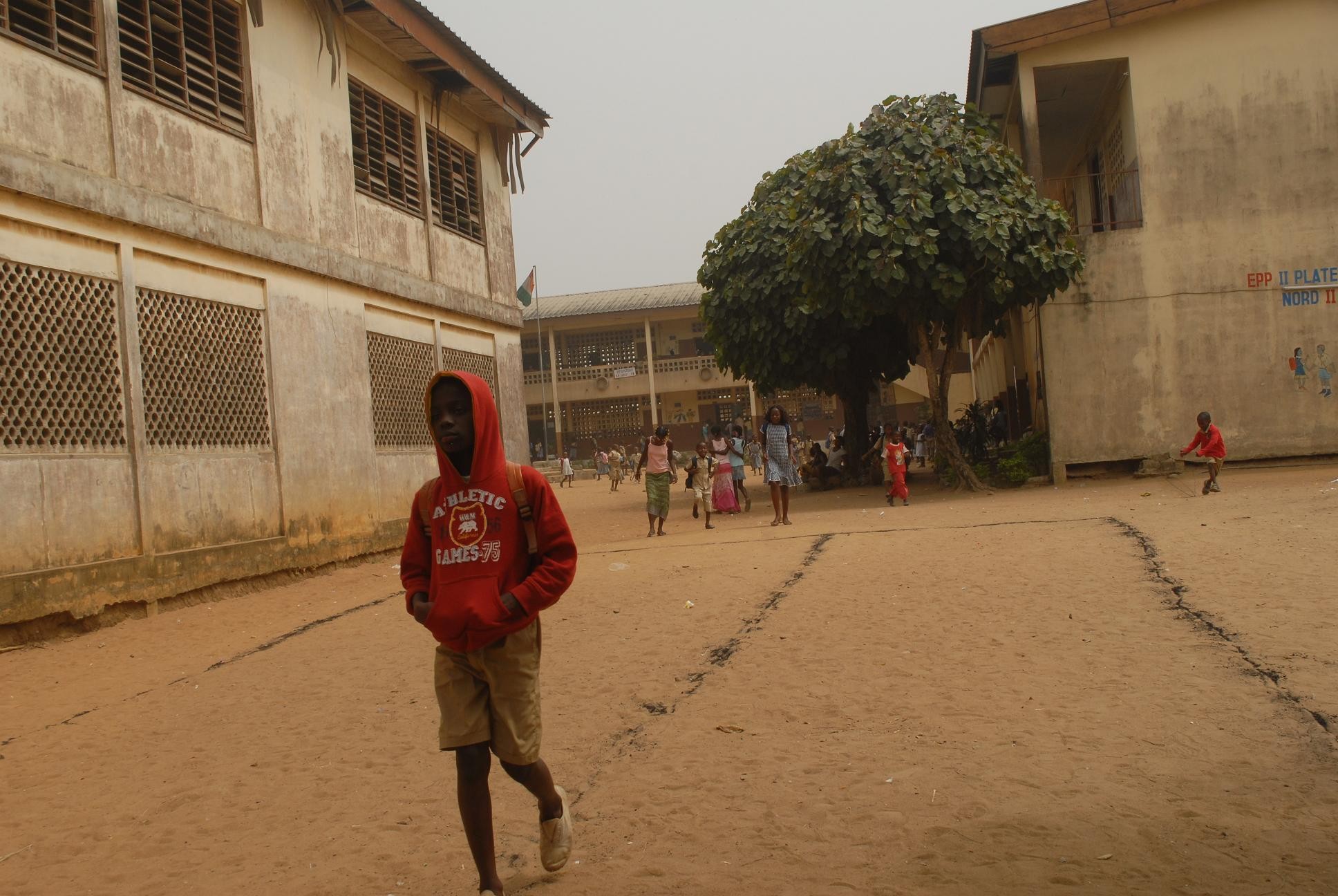L’impasse politique aggrave les problèmes de l’éducation A student in Abidjan. The latest unrest has hit an already troubled education system. January 2011