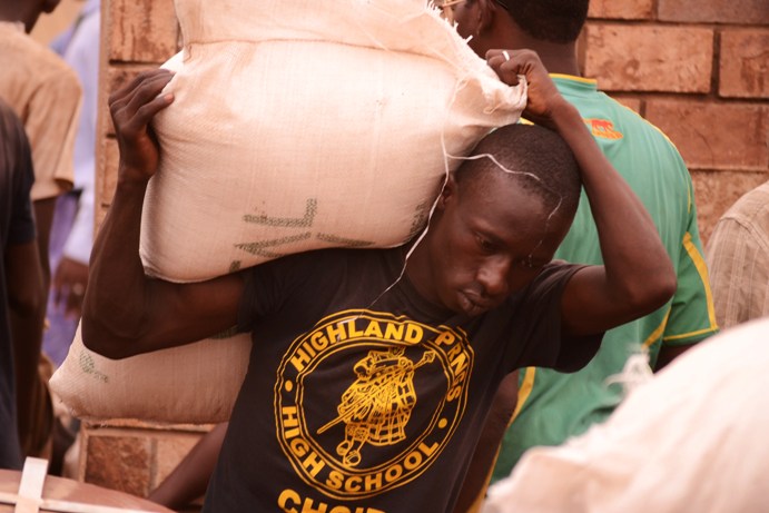 A newly founded organisation, Cri de Coeur  is collecting goods and donations from citizens and working with local transporters to bring assistance to communities in the north. 
A volunteer in Bamako helps load relief supplies onto a truck to travel from