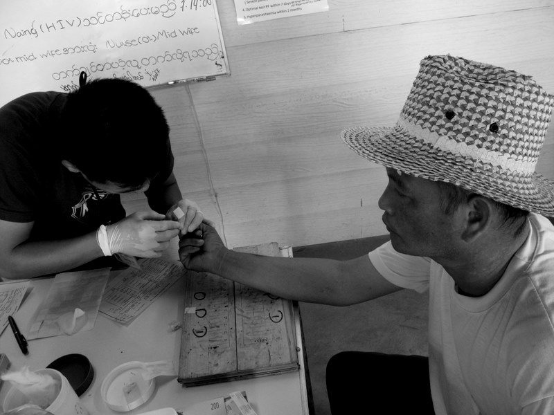 Border health workers along Thai-Myanmar border diagnosing and treating malaria