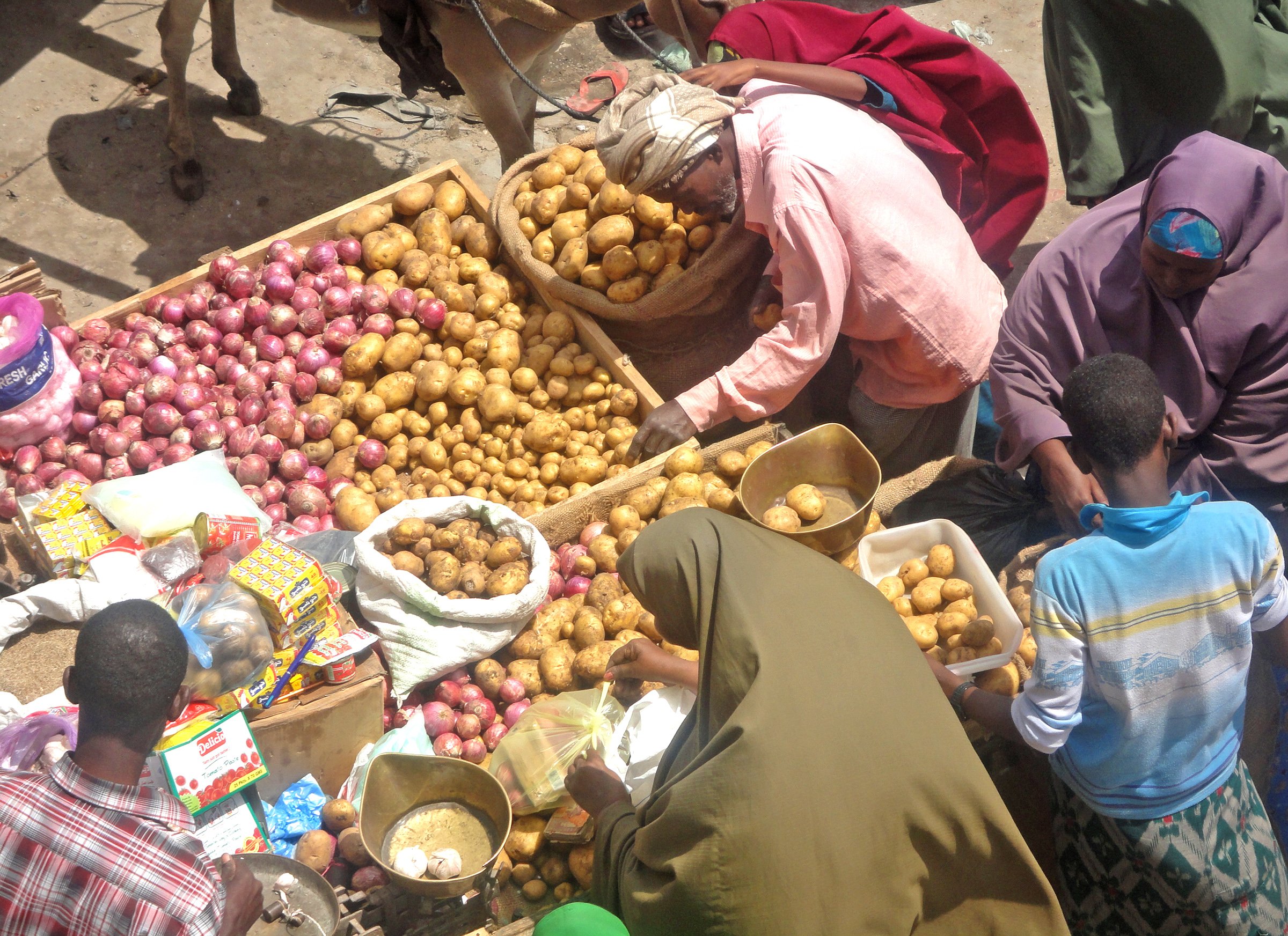 Vegetable sellers in Bakara market, Mogadishu