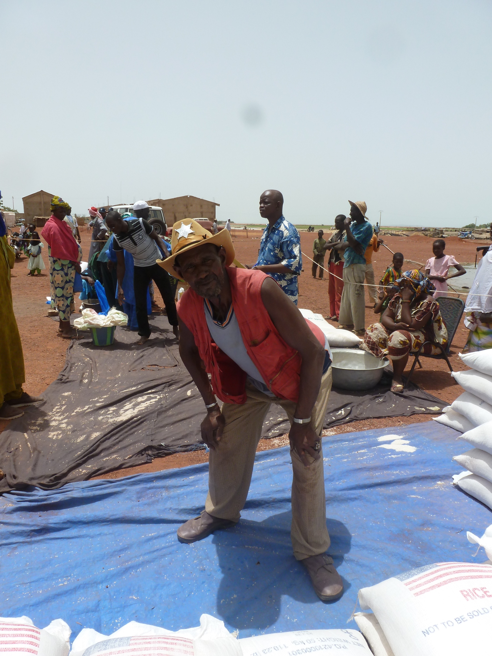 WFP delivers food aid to northern Malians who have fled south to the environs of Mopti, just south of the area held by Islamists. Much of the food aid is delivered by motorised pirogue