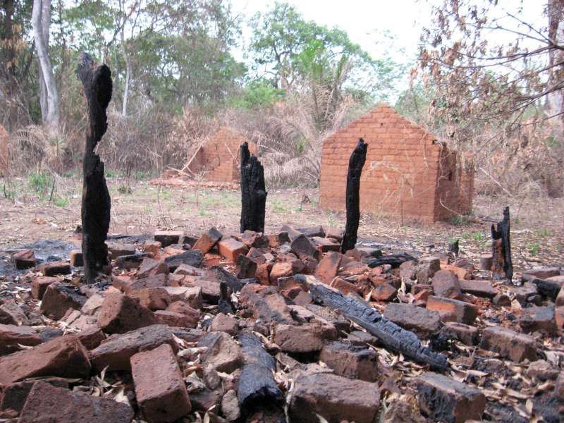 The ruins of a house that was torched by LRA fighters in Nguili-Nguili village, close to Obo Town The ruins of a house that was torched by LRA fighters in Nguili-Nguili village, 12 kilometres from the town of Obo