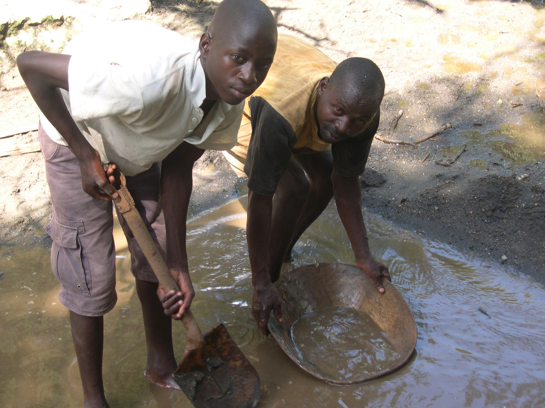 The people of Kassoka in Mozambique’s northwestern Tete Province, rely on gold panning to supplement their income from farming, but this will no longer be an option after they are resettled by Indian mining company, Jindal