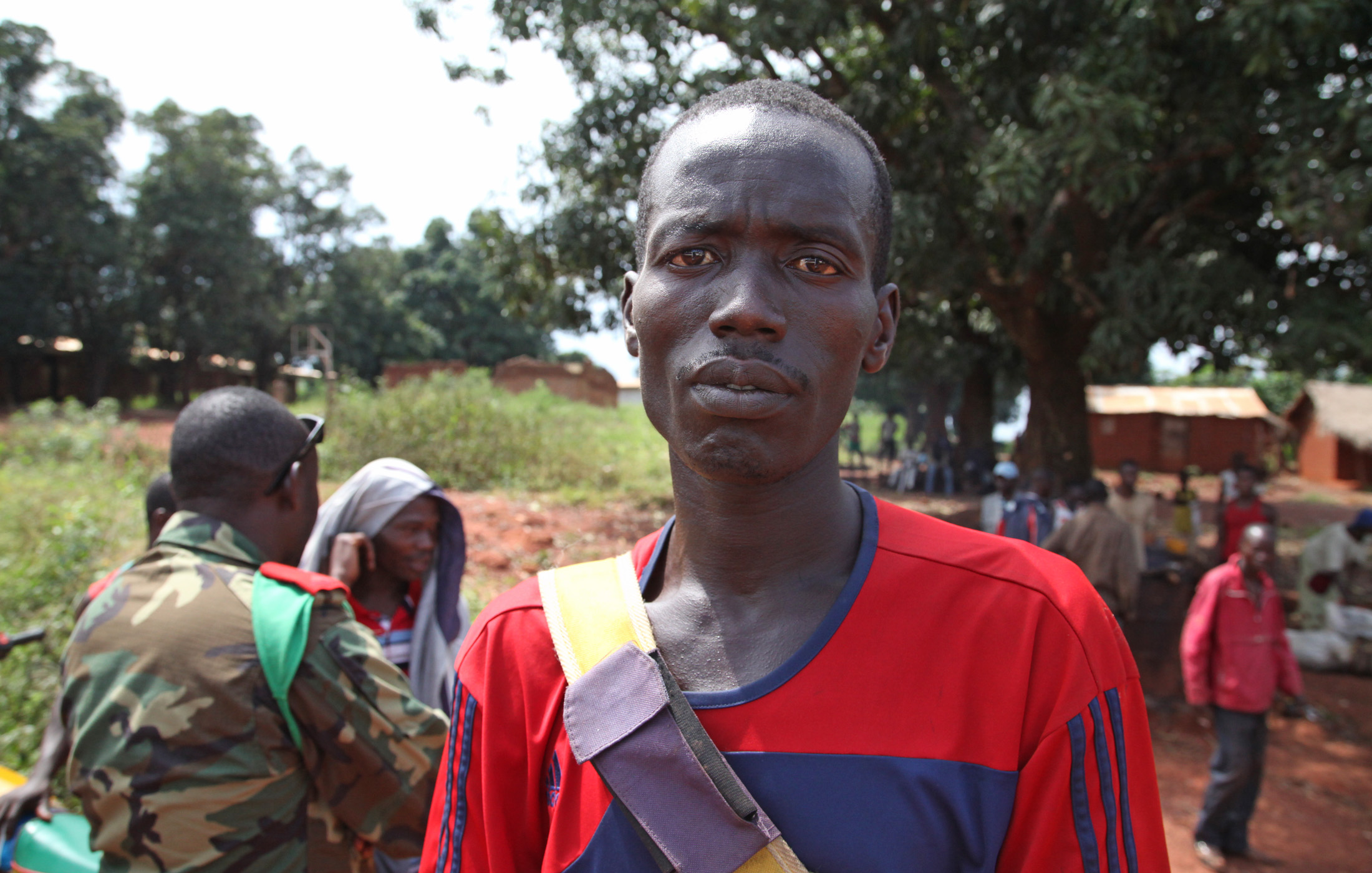 Gaz Guy came to fetch his sister from Bossangoa and is walking 300km back to the capital Bangui as “there is no food there” Gaz Guy came to fetch his sister from Bossangoa and is walking
300km back to the capital Bangui as “there is no food there”