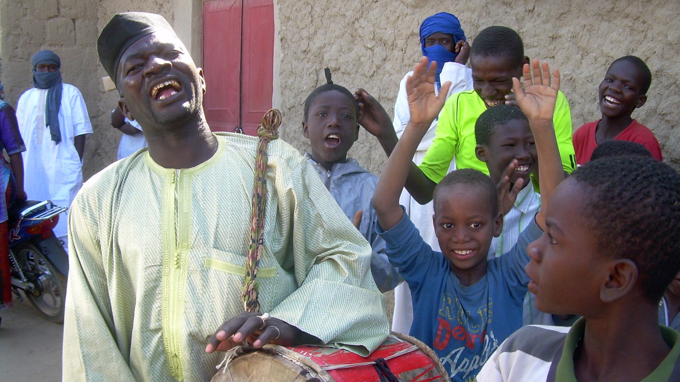 Wedding celebration. Timbuktu residents say reconciliation is possible after a divisive Islamist rule Let the festivities begin - a griot célébrâtes on wedding day