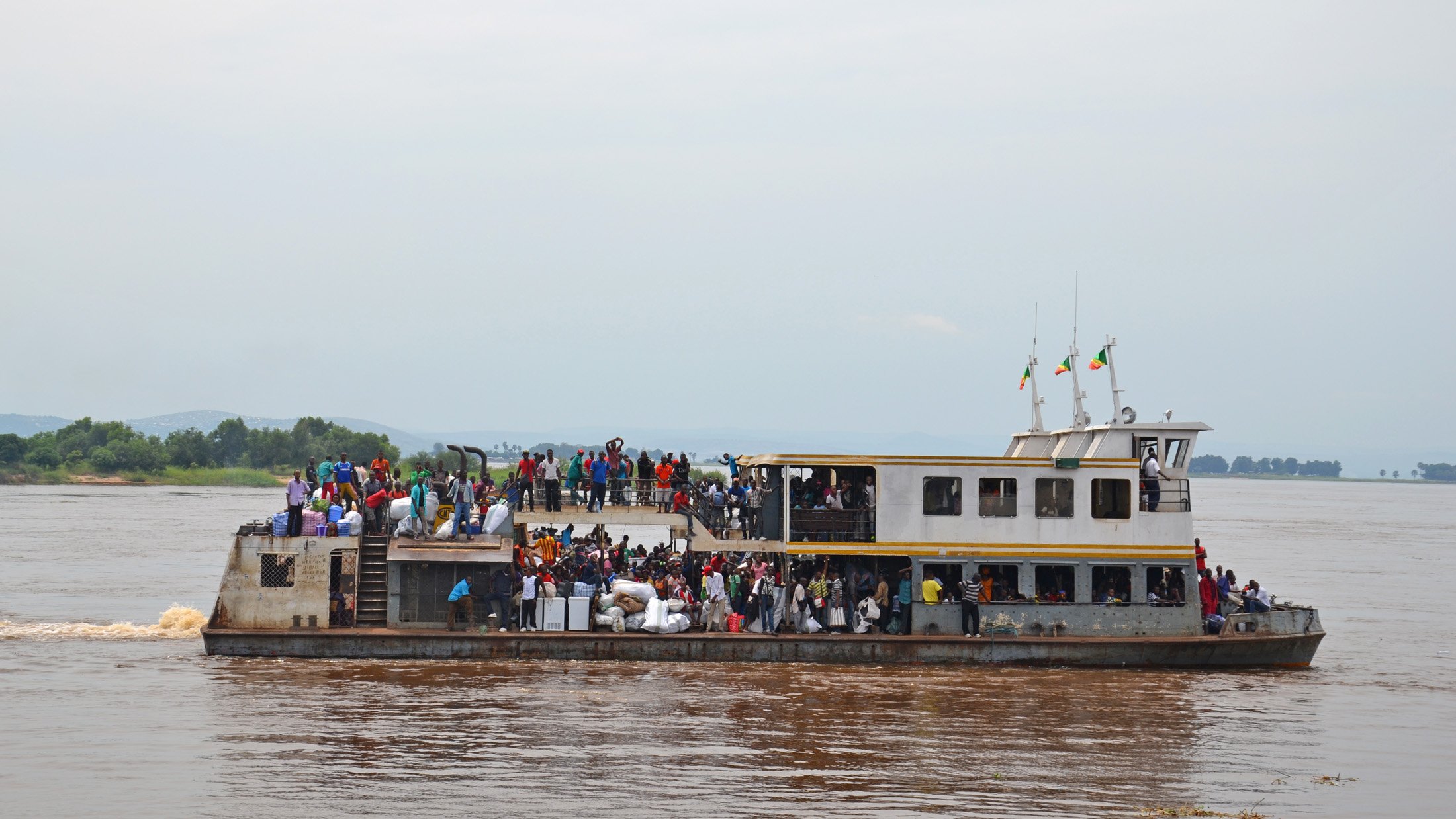 A Congo-Brazzaville boat bringing back Congolese who were deported or had fled for fear of violent deportation