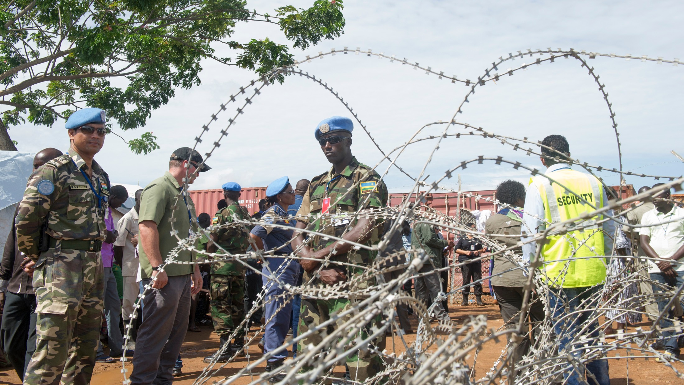 Secretary-General Ban Ki-moon visited the Tomping site of the UN Mission in South Sudan (UNMISS), in Juba, where the UN is protecting approximately 20,000 civilians displaced by the fighting between government and rebel forces which broke out in December.