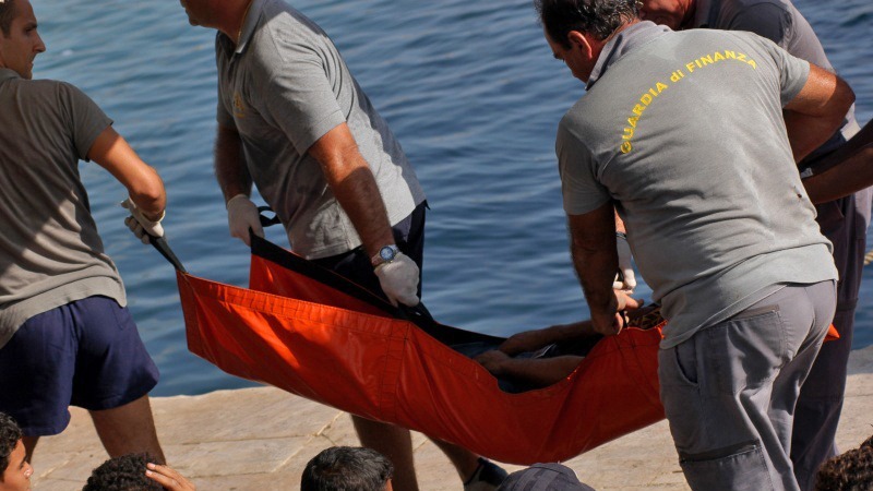 Migrants arriving on the island of Lampedusa in August 2007. (file photo)