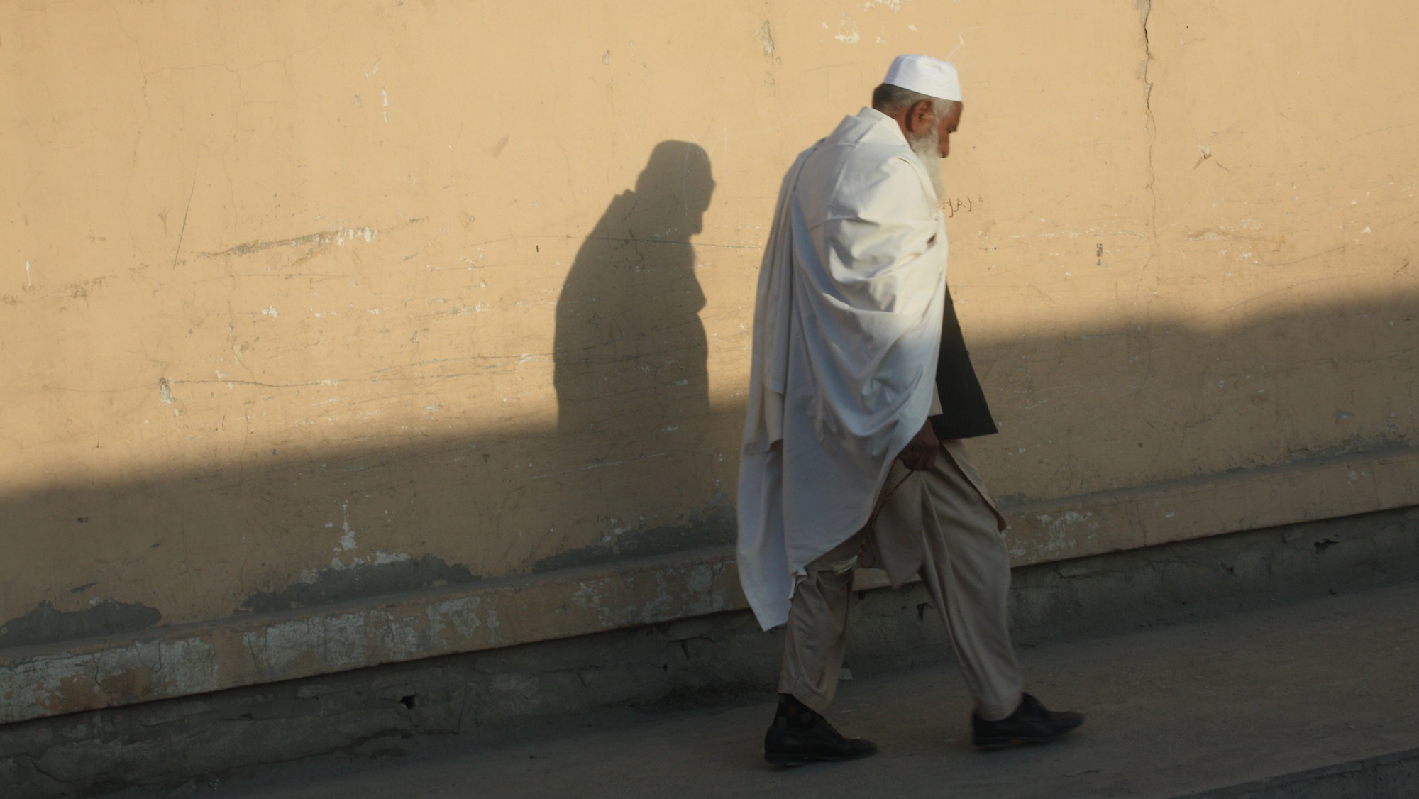 Négocier de nouveau avec les talibans Despite thirteen years of foreign occupation, Afghanistan remains desperately poor.