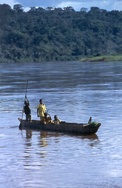 [DRC] Small boat on Sankuru river in central DRC

