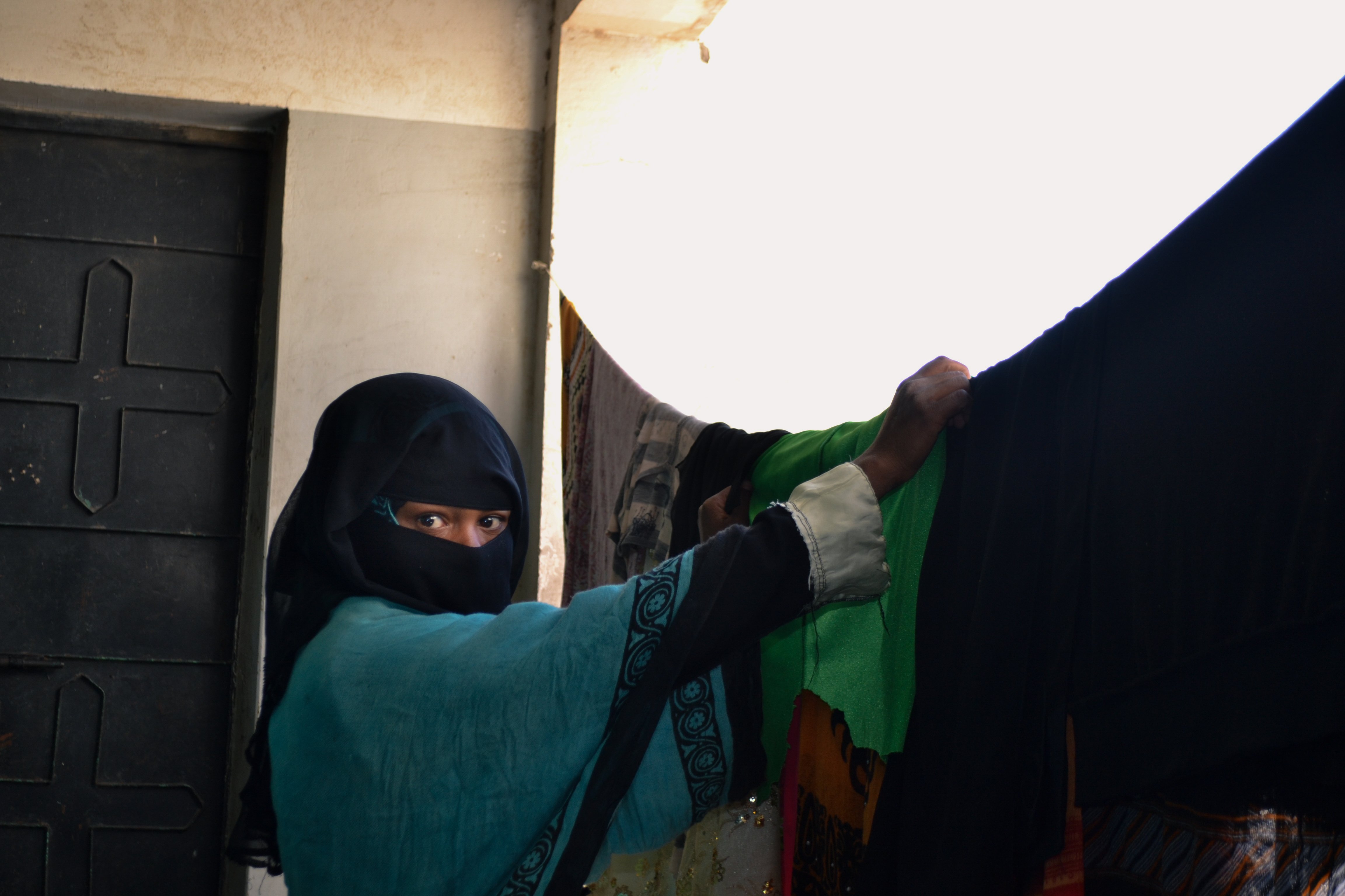 Yemeni girl in black niqab