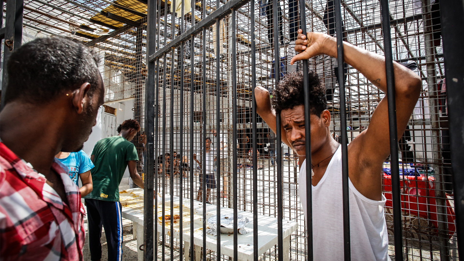 The Triq al-Sikka migrant detention centre is across the street from the GDF, and some people have allegedly paid guards to pass between the two facilities. 