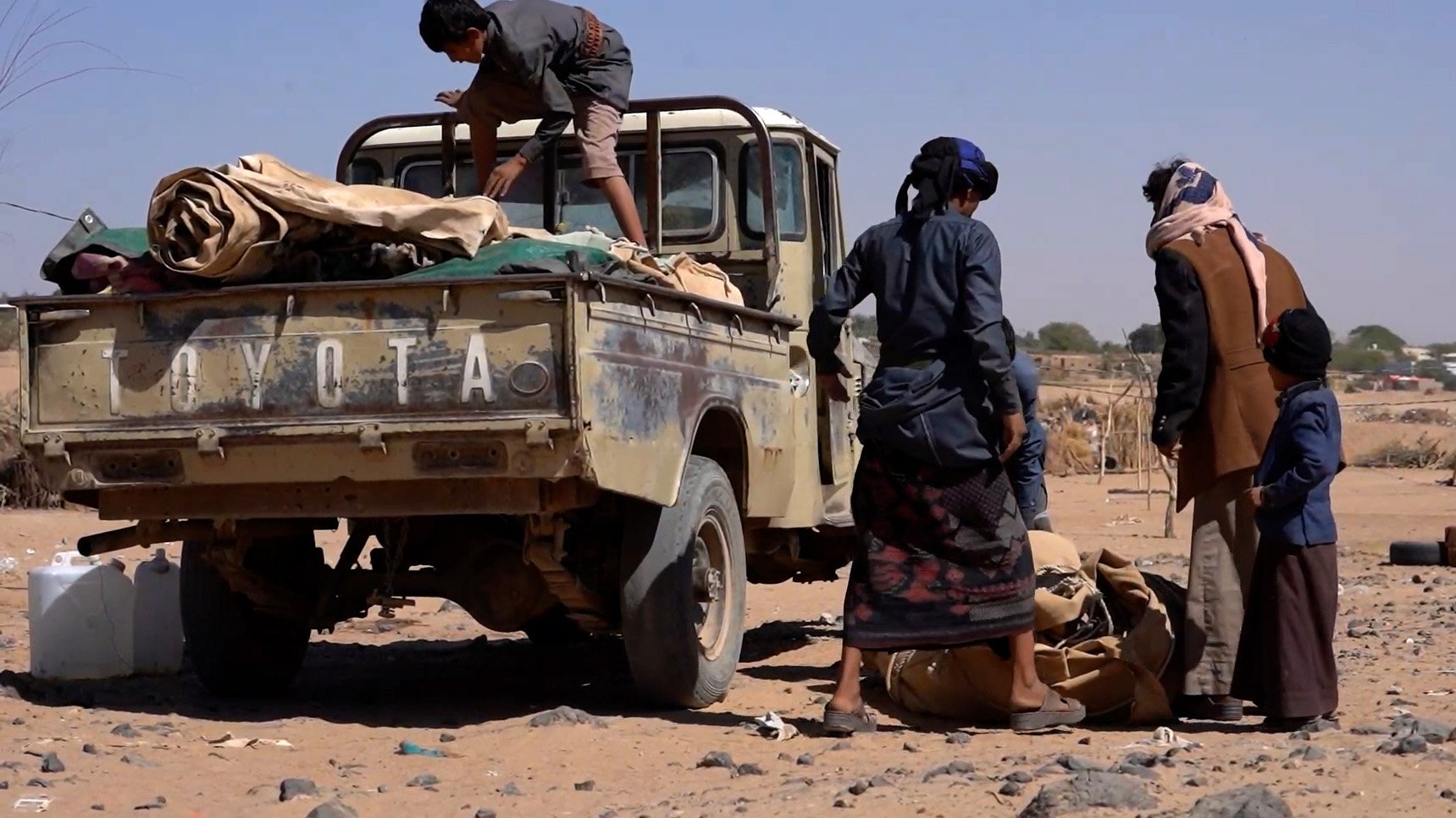 Displaced Yemenis leave a Marib camp where they had been sheltering after it was hit by a rocket in late December 2021.