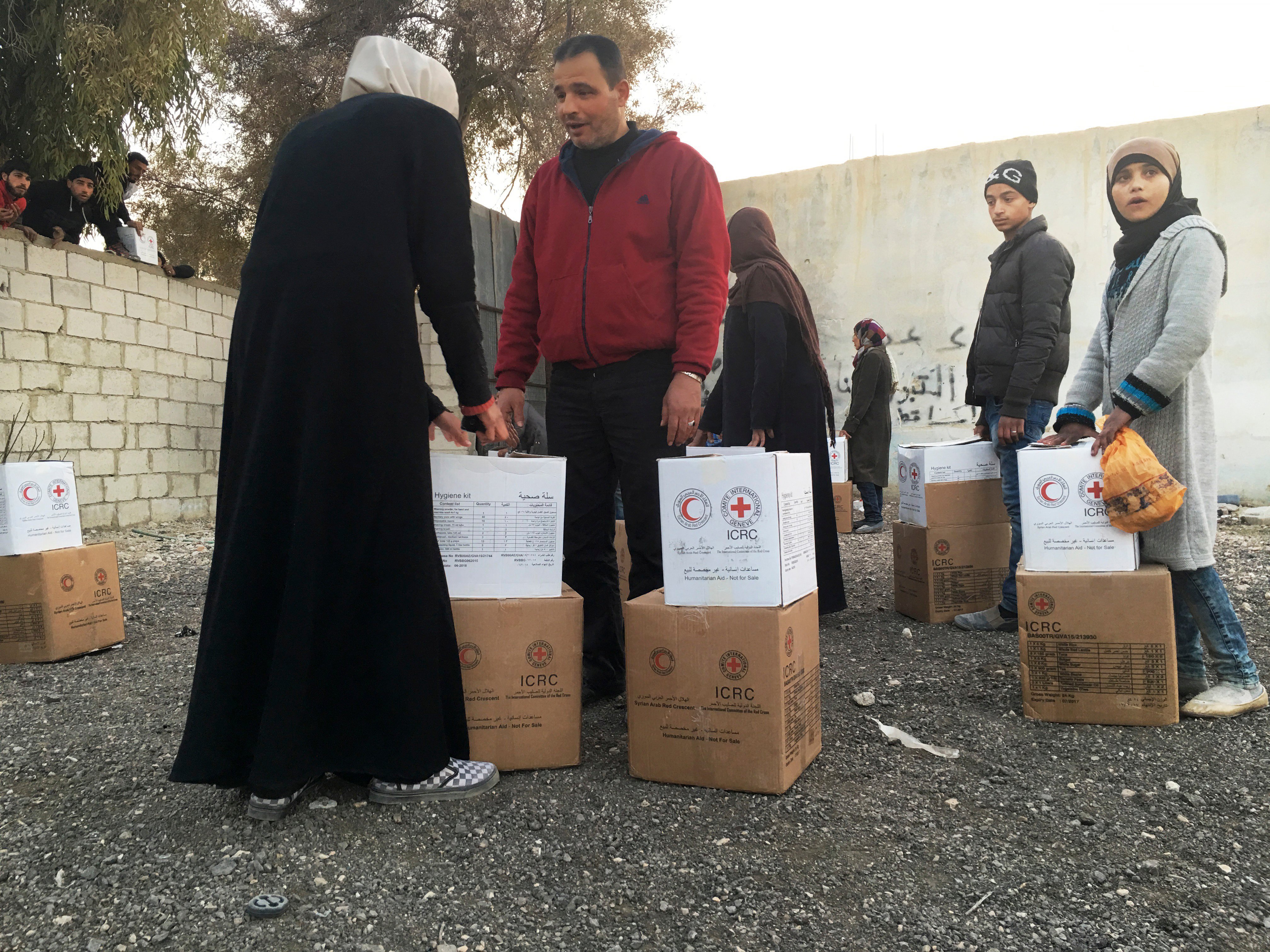 Families receive food and hygiene items during a distribution that takes place in Moademiyeh.