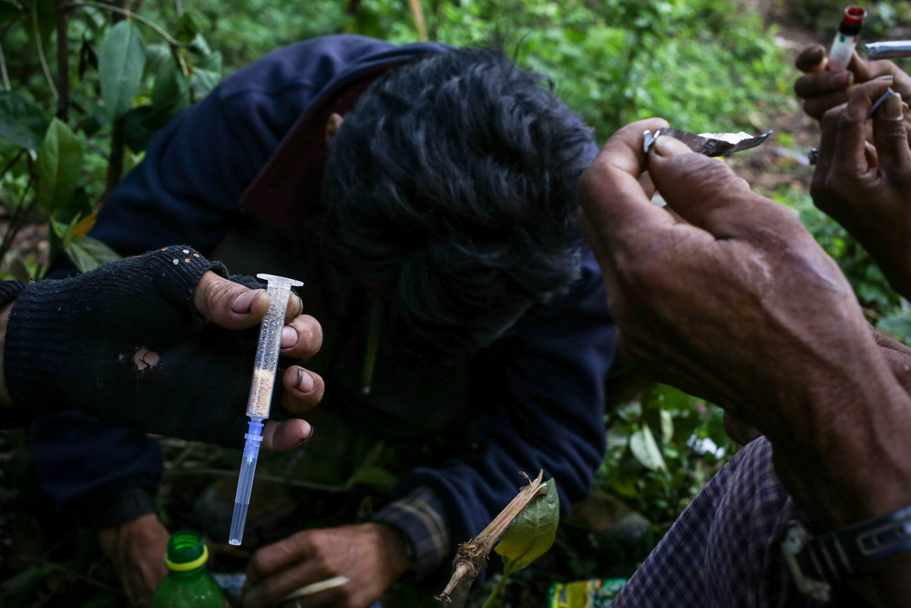 Drug users in Khutkai