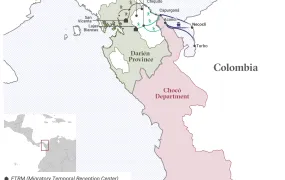 A close up of the border between Panamá and Colombia. The Colombian department of Chocó is highlighted in red. The Darién province in Panamá is highlighted in green. Walking routes to cross the border from Colombia starting from Turbo and Necoclí are marked in blue (boat routes) green (main walking routes) and brown (secondary walking route).