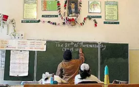 [Turkmenistan] Praising Turmenbashi in school.