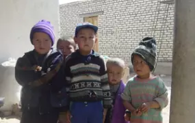 [Turkmenistan] Tajik refugee children in Babadurmaz.