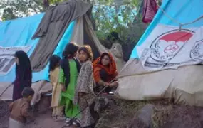 [Pakistan] Conditions at camps in and around Muzaffarabad, capital of Pakistan-administered Kashmir, are dire following the 8 October quake. [Date picture taken: 11/01/2005]