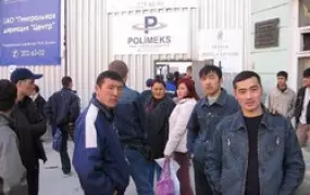 [Central Asia] Central Asians looking for work at a construction company in Moscow - despite new legislation many are exploited and have few rights. [Date picture taken: 05/06/2006]