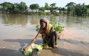 A woman washes her clothes in the River Buriganga, Dhaka Bangladesh, July 2007. The poor live in miserable conditions, the affluent as well as the poor breathe polluted air, and traffic congestion and poor infrastructure services are choking the city.