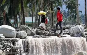 Farmers return to their farming village in the town of New Bataan in the southern Philippines that was devastated by Typhoon Bopha in December 2012