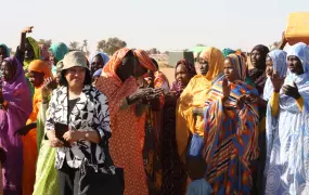 Mme Faeqa Saeed Al-Saleh, Joint General Secretary and Head of Social Affairs at the League of Arab States, with women in the village of Beydia Taboyett, in Brakna, Mauritania, February 2014. 